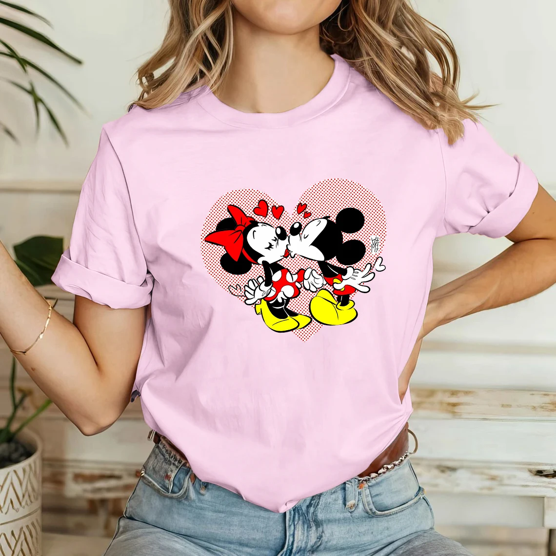 Mickey Mouse and Minnie Mouse Sweet Love Short-Sleeved Women's T-Shirt Casual Eye-Catching Shirt
Mickey Mouse and Minnie Mouse Sweet Love Short-Sleeved Women's T-Shirt Casual Eye-Catching Shirt