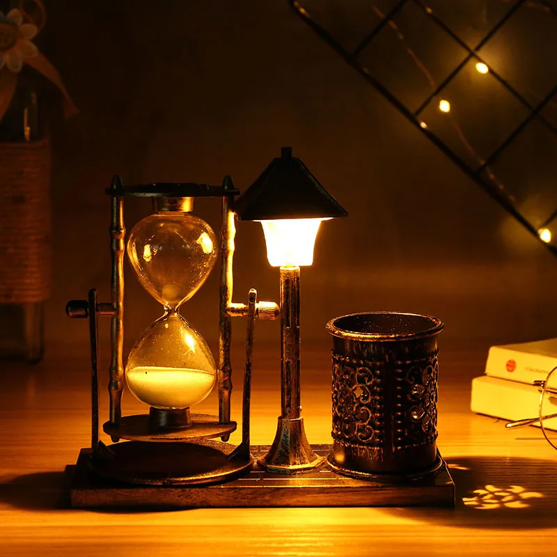 Creative Retro Hourglass Small Night Light Nostalgic Pen Holder Quicksand Tabletop Decoration Students Friends Graduation Gifts
Creative Retro Hourglass Small Night Light Nostalgic Pen Holder Quicksand Tabletop Decoration Students Friends Graduation Gifts