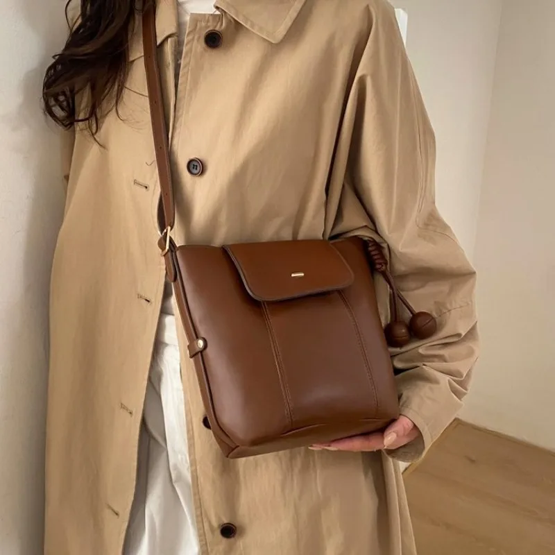 Женская повседневная сумка через плечо осенней коллекции 2026 с дополнительным шармом в кофейном и черном сезонном стиле
Женская повседневная сумка через плечо осенней коллекции 2026 с дополнительным шармом в кофейном и черном сезонном стиле