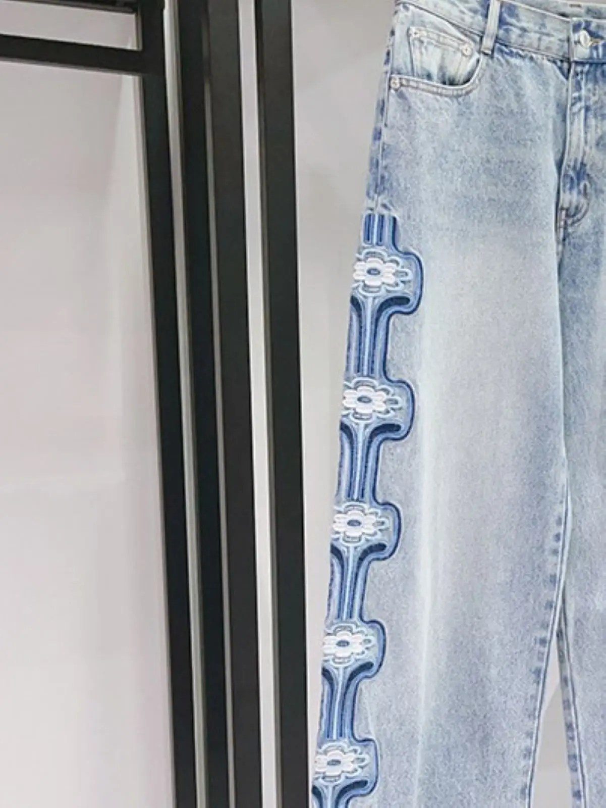 Spring/Summer Women Hign Waist Floral/Tree Embroidered Solid Denim Pants Pocket Loose Casual Fashion Wide-Leg Jeans
Spring/Summer Women Hign Waist Floral/Tree Embroidered Solid Denim Pants Pocket Loose Casual Fashion Wide-Leg Jeans