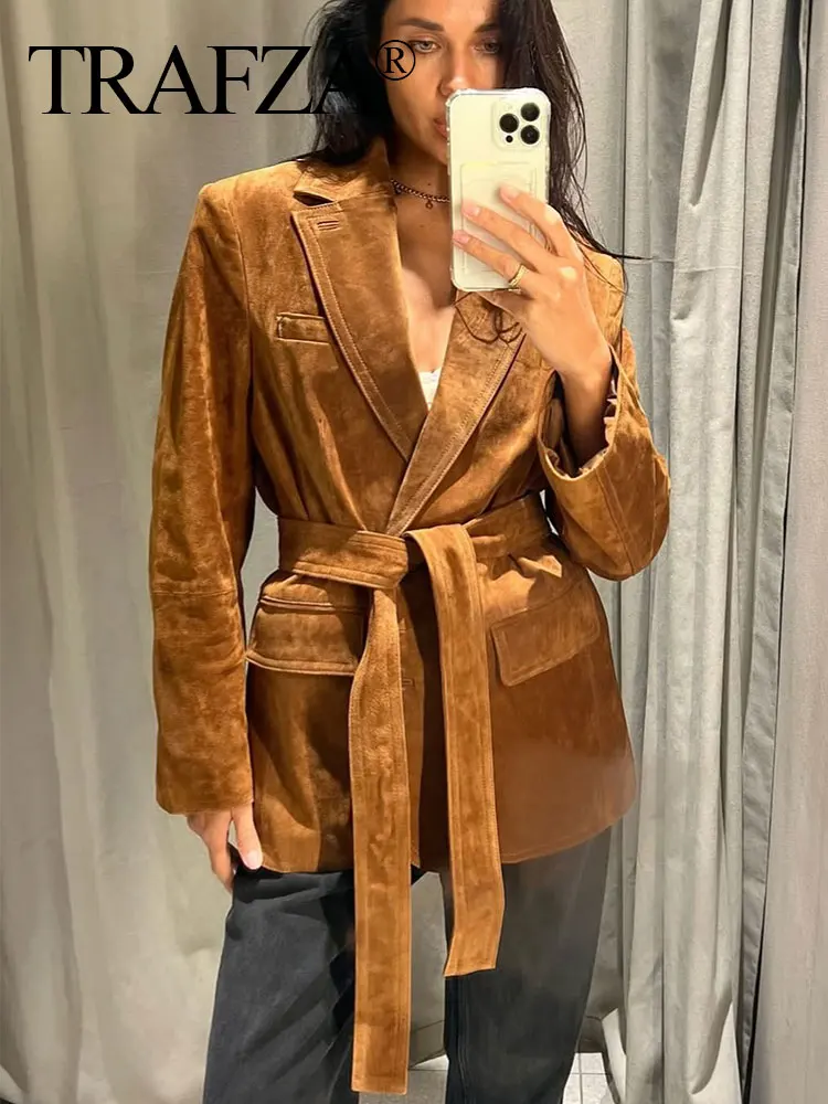 TRAFZA Stylish Suede Blazer For Women's Autumn Fashion Vintage Solid Color Lapel Long Sleeves With Pockets Belted Casual Coats
TRAFZA Stylish Suede Blazer For Women's Autumn Fashion Vintage Solid Color Lapel Long Sleeves With Pockets Belted Casual Coats