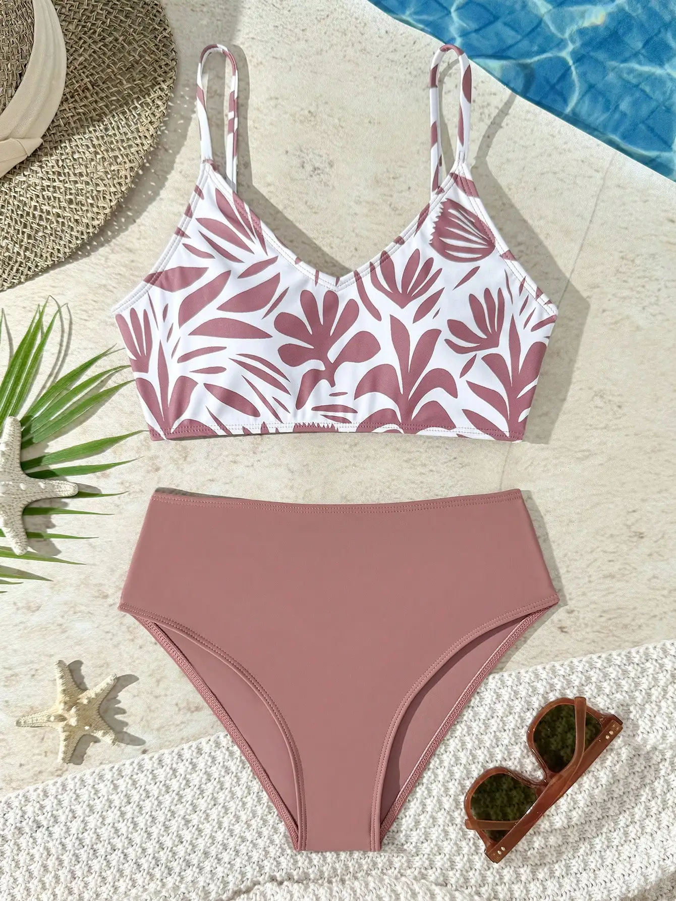 Women's Floral Print High Waist Bikini Set With Striped Straps
Women's Floral Print High Waist Bikini Set With Striped Straps
