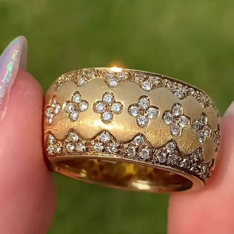 Vintage Royal 4 Leaves Clover Carving Flowers Rings for Women Gold Filled Silver 925 Finger Bands Daily Wear Luxury Jewelry
Vintage Royal 4 Leaves Clover Carving Flowers Rings for Women Gold Filled Silver 925 Finger Bands Daily Wear Luxury Jewelry