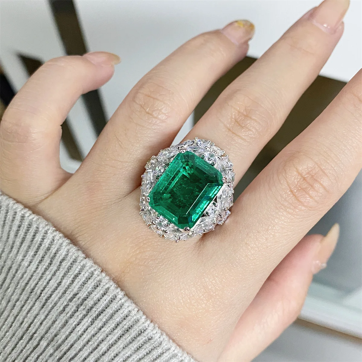 Luxury Jewelry S925 Sterling Silver Emerald Cotton Wadding Ring Women's Cotton Emerald Cut Full Diamond Ring
Luxury Jewelry S925 Sterling Silver Emerald Cotton Wadding Ring Women's Cotton Emerald Cut Full Diamond Ring
