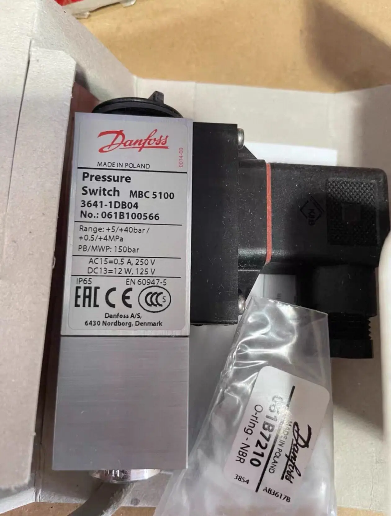 Model 061B100566 New Danfoss Pressure Switchin stock
Model 061B100566 New Danfoss Pressure Switchin stock