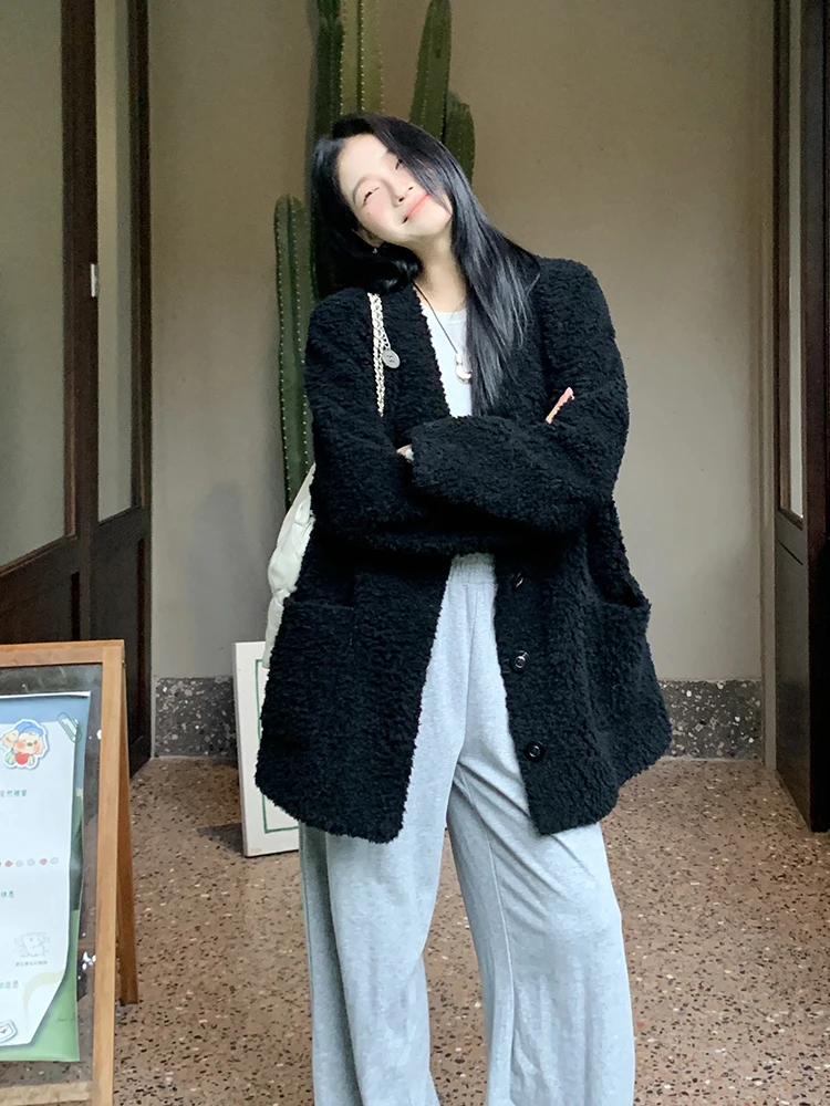 Женское пальто из овчины средней длины, осенне-зимняя модная верхняя одежда в корейском стиле, из овечьей шерсти Tang Wheat St Lamb Fur J...
Женское пальто из овчины средней длины, осенне-зимняя модная верхняя одежда в корейском стиле, из овечьей шерсти Tang Wheat St Lamb Fur J...