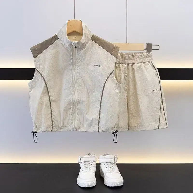 Children's and Boys' Clothing Set for Summer 2025 New Style Shorts for Children Sun Protection and Stylish Casual Two-piece Set
Children's and Boys' Clothing Set for Summer 2025 New Style Shorts for Children Sun Protection and Stylish Casual Two-piece Set