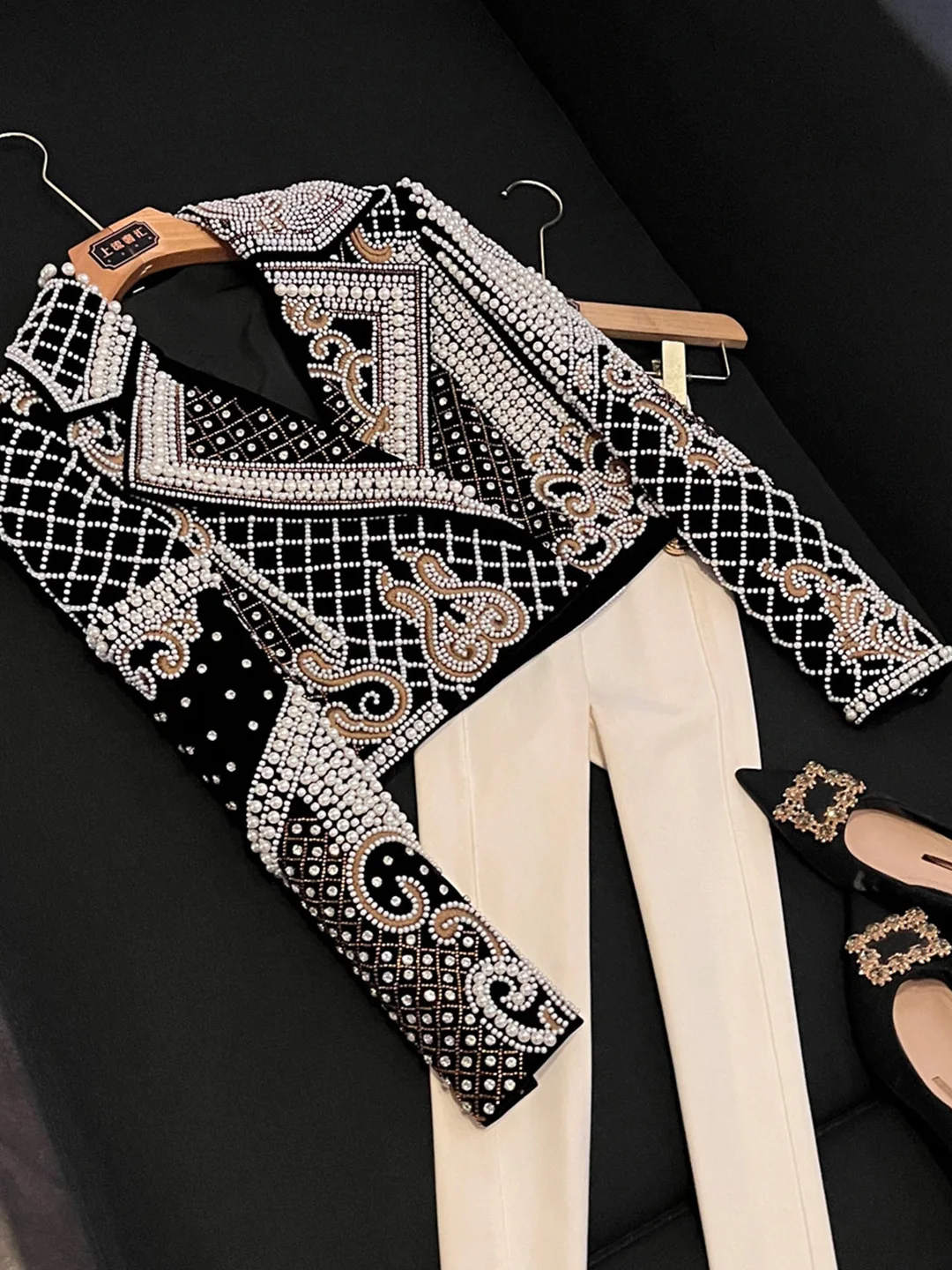 Bla Long Sve Heavy Embellied Suiting Jaet for Women Commute Sle Faionable Outerwear A225 Winter 2025 Polyester F...
Bla Long Sve Heavy Embellied Suiting Jaet for Women Commute Sle Faionable Outerwear A225 Winter 2025 Polyester F...