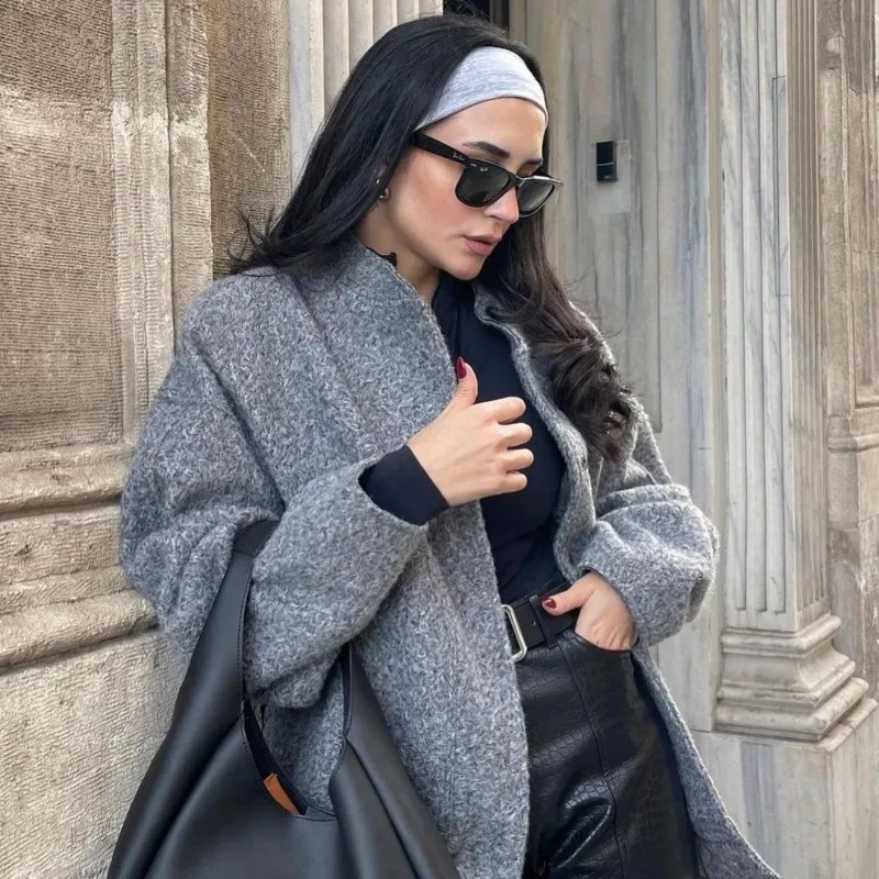 2023 Autumn Winter New Warm Plus Size Jacket Woman Long-sleeved Fluffy Button Casual Jackets Women Fashion Casual Coat Clothing
2023 Autumn Winter New Warm Plus Size Jacket Woman Long-sleeved Fluffy Button Casual Jackets Women Fashion Casual Coat Clothing