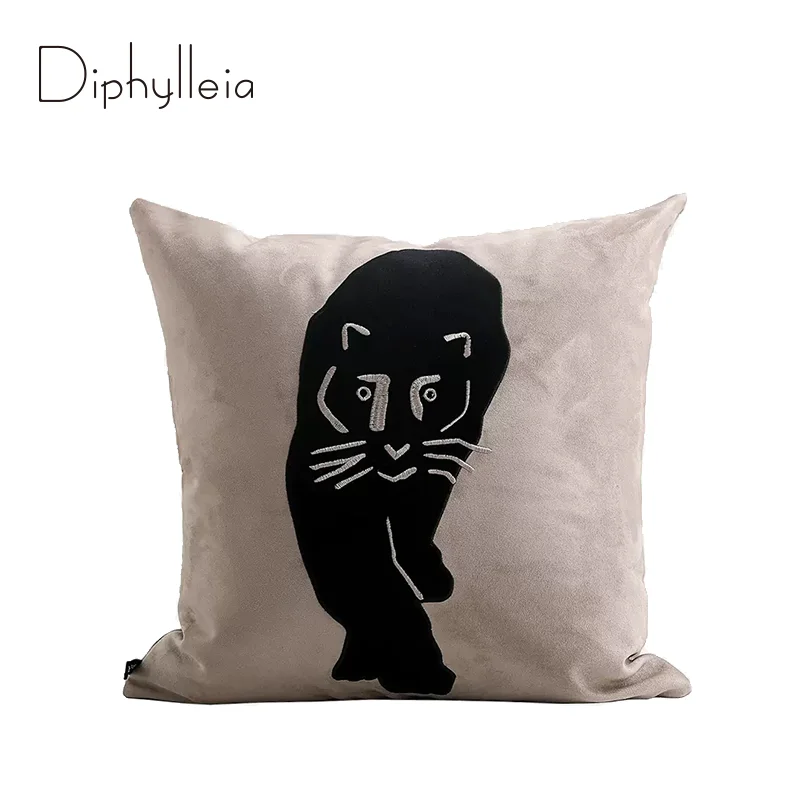 Diphylleia Modern Concise Style Leopard Embroidery Pillow Cover Designer Light Brown Cream Cushion Case Insta Popular Home Decor
Diphylleia Modern Concise Style Leopard Embroidery Pillow Cover Designer Light Brown Cream Cushion Case Insta Popular Home Decor