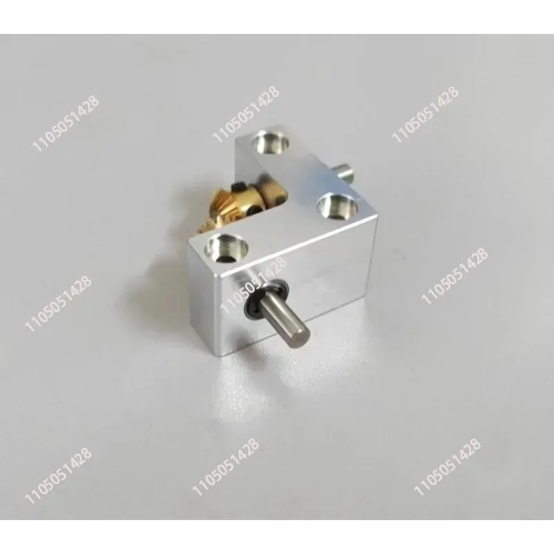 90 Degree Drive Angle Converter Output Shaft Diameter 4MM Speed Ratio 1:1 Right Angle Commutator Small Bevel Gearbox
90 Degree Drive Angle Converter Output Shaft Diameter 4MM Speed Ratio 1:1 Right Angle Commutator Small Bevel Gearbox