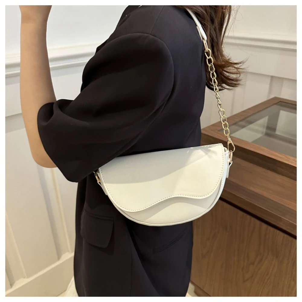 Semi-circular fashion evening bag new chain saddle bag wide shoulder strap single shoulder crossbody Yankee casual bags
Semi-circular fashion evening bag new chain saddle bag wide shoulder strap single shoulder crossbody Yankee casual bags