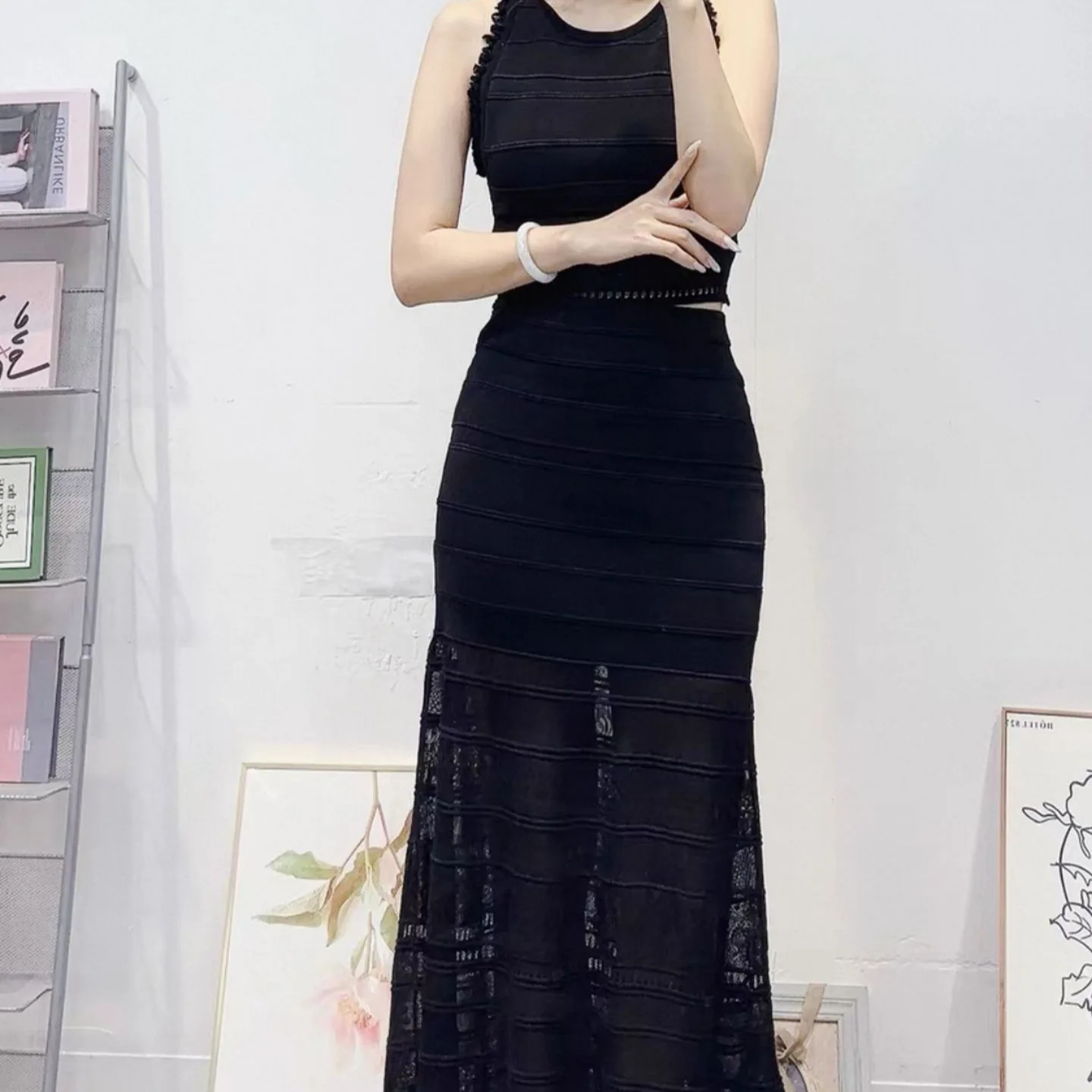 2025 new black two-piece sleeveless knitted vest or slim-fit midi skirt for women
2025 new black two-piece sleeveless knitted vest or slim-fit midi skirt for women