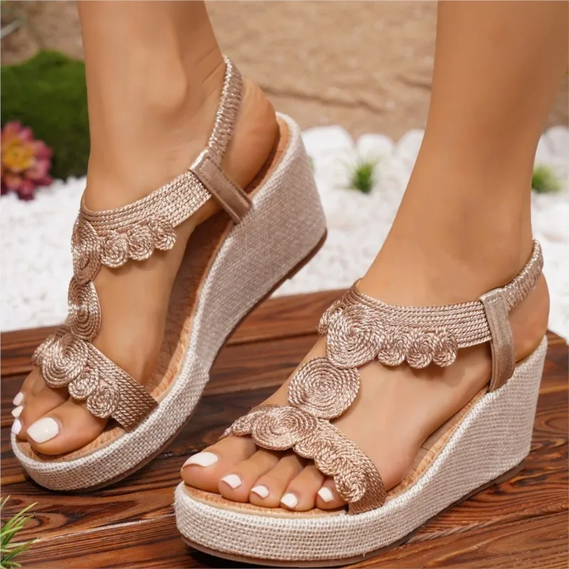 Женские сандалии на танкетке, летние модные туфли для женщин, мягкие женские сандалии с открытым носком, нескользящие, обувь для женщин
Женские сандалии на танкетке, летние модные туфли для женщин, мягкие женские сандалии с открытым носком, нескользящие, обувь для женщин