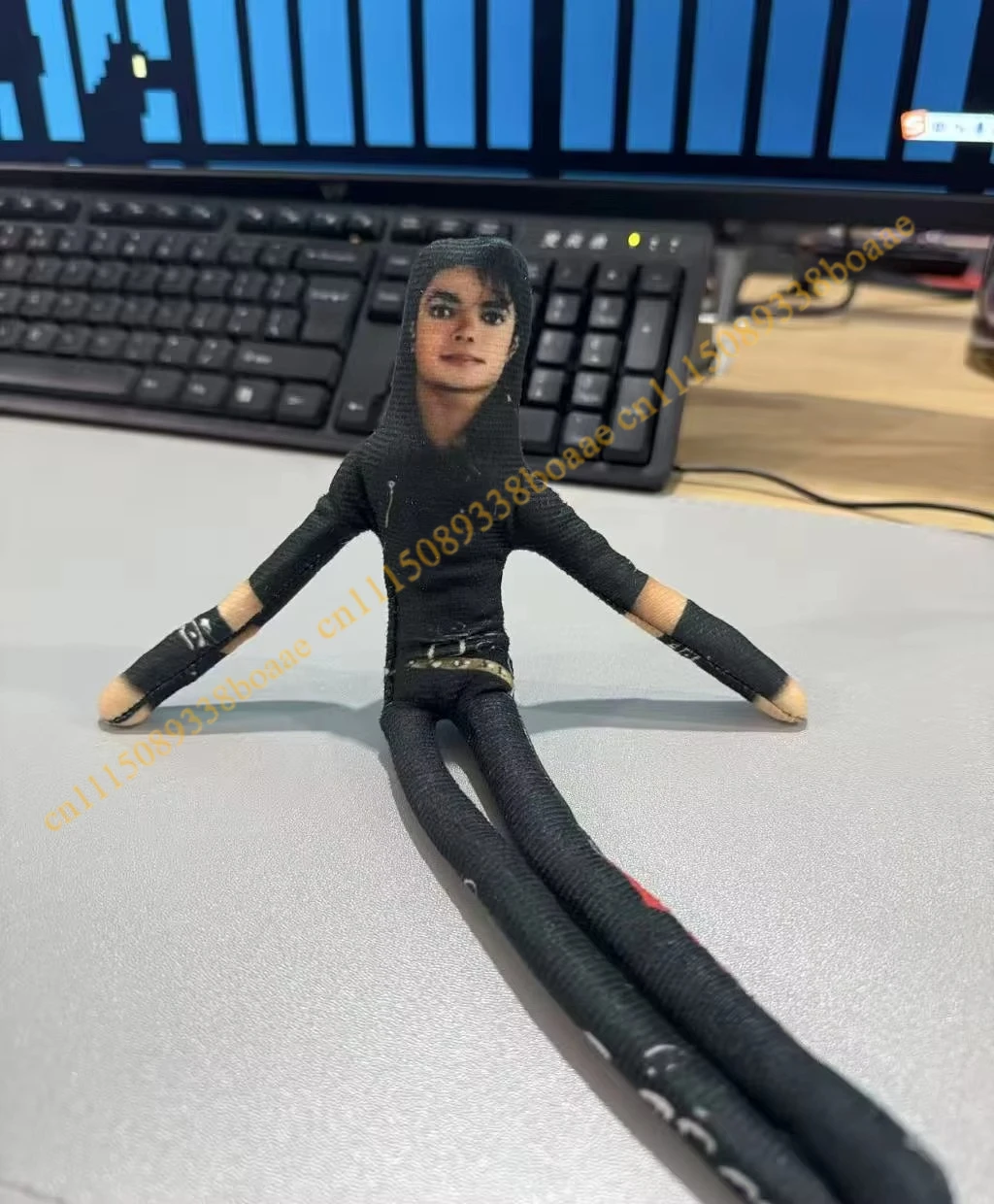 Michael Jackson Reversible Cloth Character Ornament Built-In Bendable Wire Skeleton Poseable Desktop Figurine Decor Gifts
Michael Jackson Reversible Cloth Character Ornament Built-In Bendable Wire Skeleton Poseable Desktop Figurine Decor Gifts