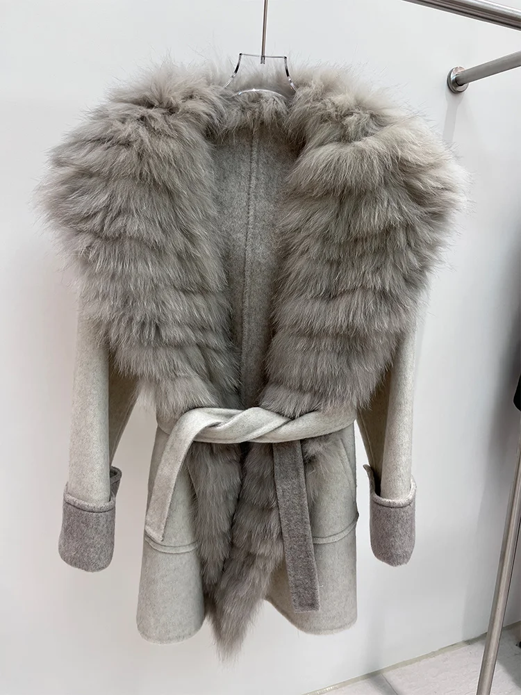 Новинка 2025 года, зимняя женская куртка с воротником из натурального лисьего меха, толстое теплое шерстяное пальто со съемным поясом, уличная одежда, горячая распродажа 
Новинка 2025 года, зимняя женская куртка с воротником из натурального лисьего меха, толстое теплое шерстяное пальто со съемным поясом, уличная одежда, горячая распродажа