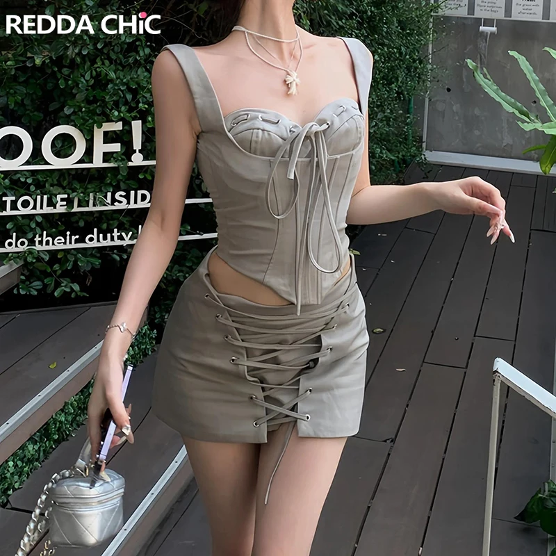 ReddaChic Бандажный корсет Верхняя юбка Женский комплект Y2k Ретро Нерегулярная майка с низкой талией на шнуровке Мини-облегающая юбка Серая уличная одежда 
ReddaChic Бандажный корсет Верхняя юбка Женский комплект Y2k Ретро Нерегулярная майка с низкой талией на шнуровке Мини-облегающая юбка Серая уличная одежда