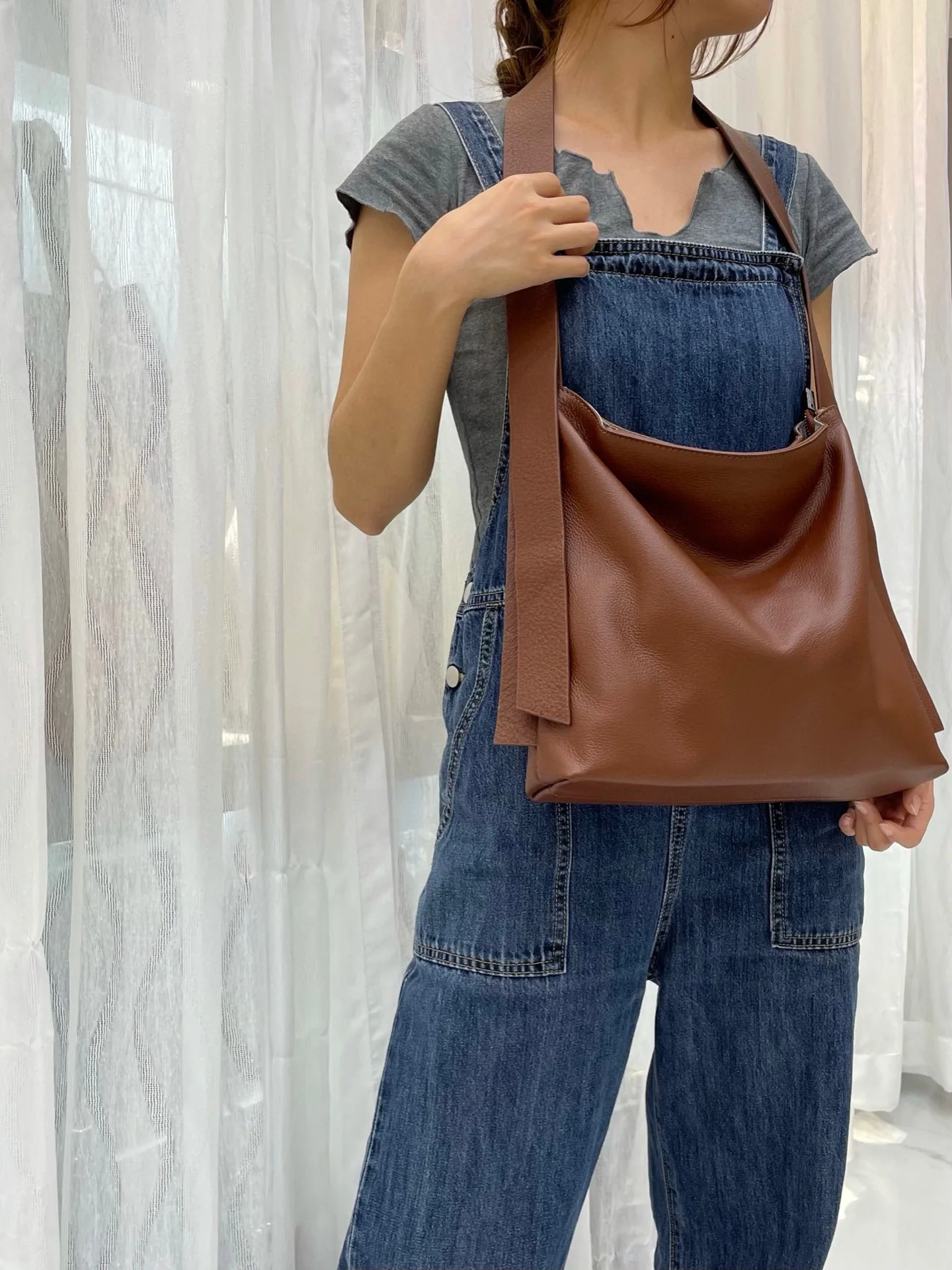 Женская большая сумка через плечо из натуральной коровьей кожи, роскошная дизайнерская брендовая женская модная сумка для женщин, новинка
Женская большая сумка через плечо из натуральной коровьей кожи, роскошная дизайнерская брендовая женская модная сумка для женщин, новинка