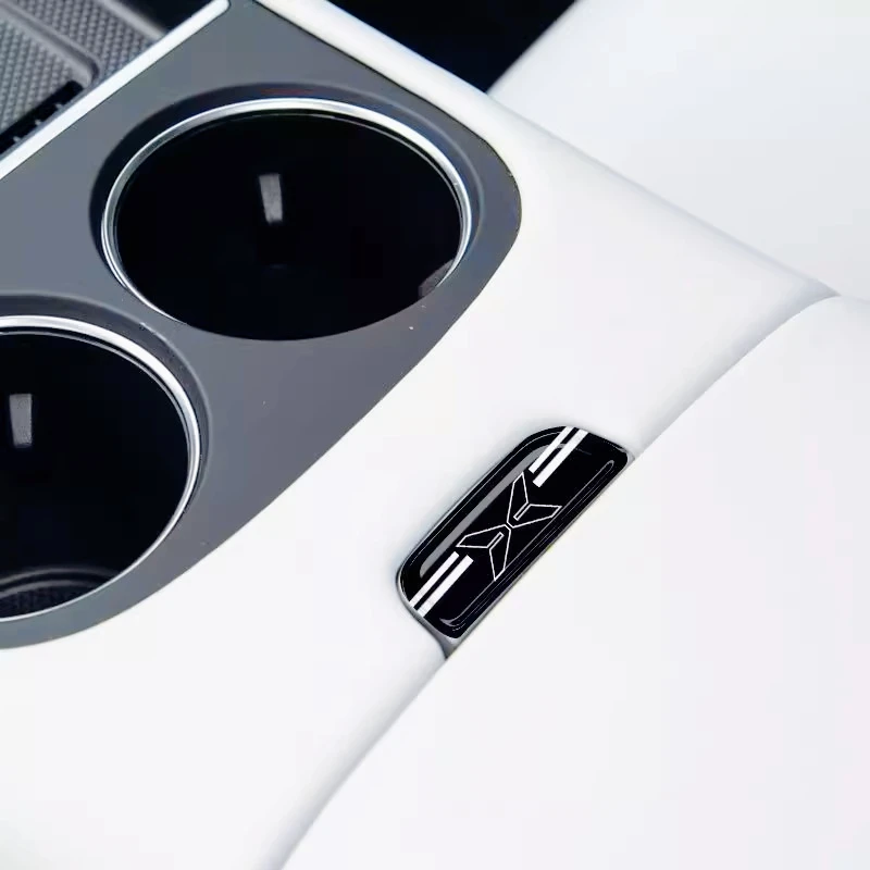 Для Xpeng G6 подлокотник, наклейка на внутреннюю кнопку, наклейка на центральную кнопку управления, украшение интерьера, автомобильные принадлежности
Для Xpeng G6 подлокотник, наклейка на внутреннюю кнопку, наклейка на центральную кнопку управления, украшение интерьера, автомобильные принадлежности