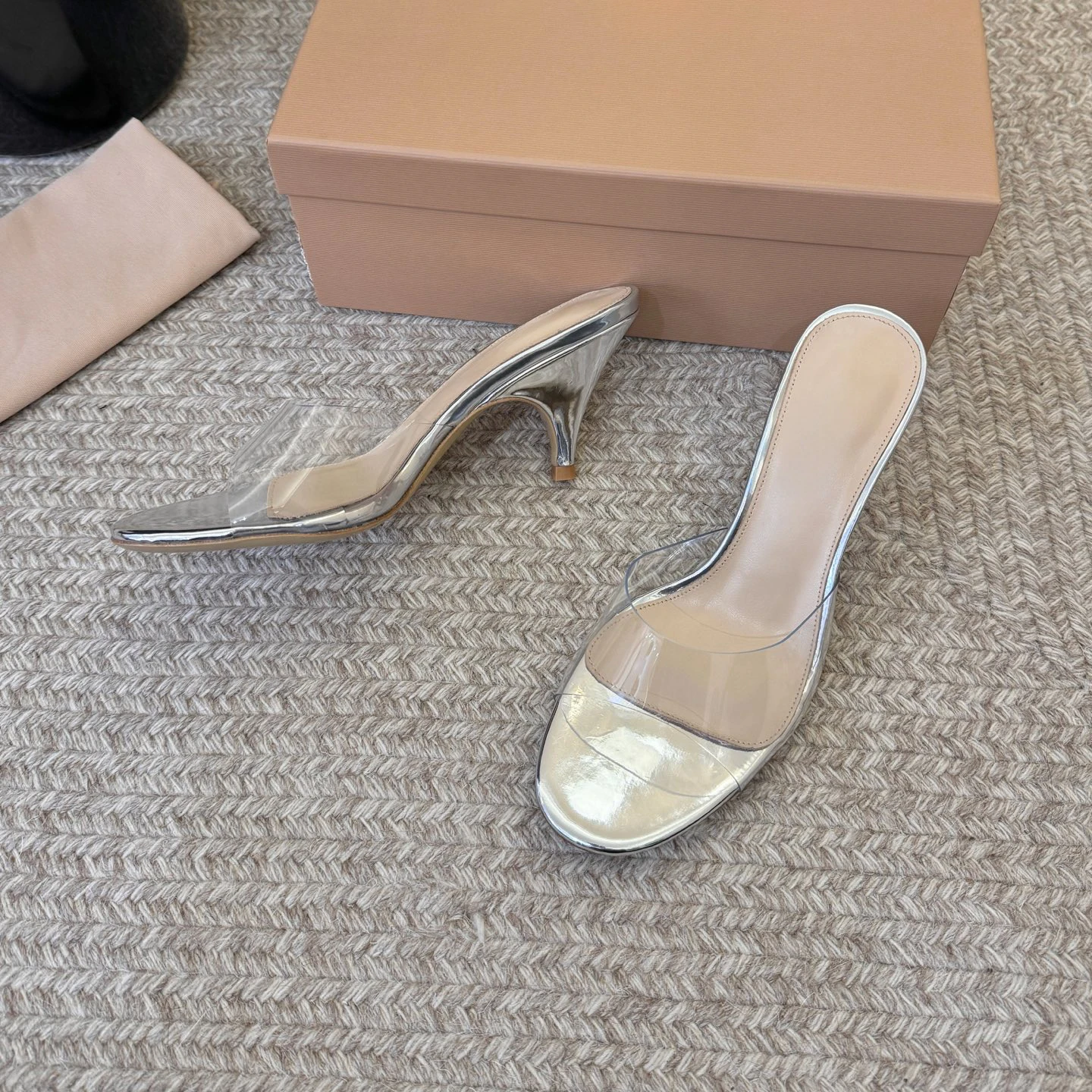 Hot Sale Women's transparent TPU candy-colored thin high-heeled mules Simple and stylish open-toe mid-heel slippers Size 35-41
Hot Sale Women's transparent TPU candy-colored thin high-heeled mules Simple and stylish open-toe mid-heel slippers Size 35-41