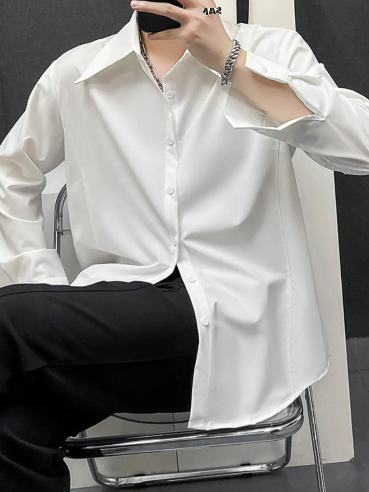 Мужская футболка Ele Color свободного кроя с длинным рукавом, заостренным воротником, модная, универсальная, белая, для молодежи, трендовая.
Мужская футболка Ele Color свободного кроя с длинным рукавом, заостренным воротником, модная, универсальная, белая, для молодежи, трендовая.