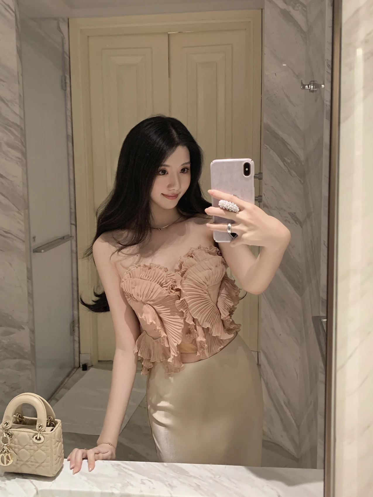 Женская блузка-топ Middletone Rose Dew с плиссировкой в стиле аккордеон, с завязками на груди, летняя, укороченная, из полиэстера
Женская блузка-топ Middletone Rose Dew с плиссировкой в стиле аккордеон, с завязками на груди, летняя, укороченная, из полиэстера