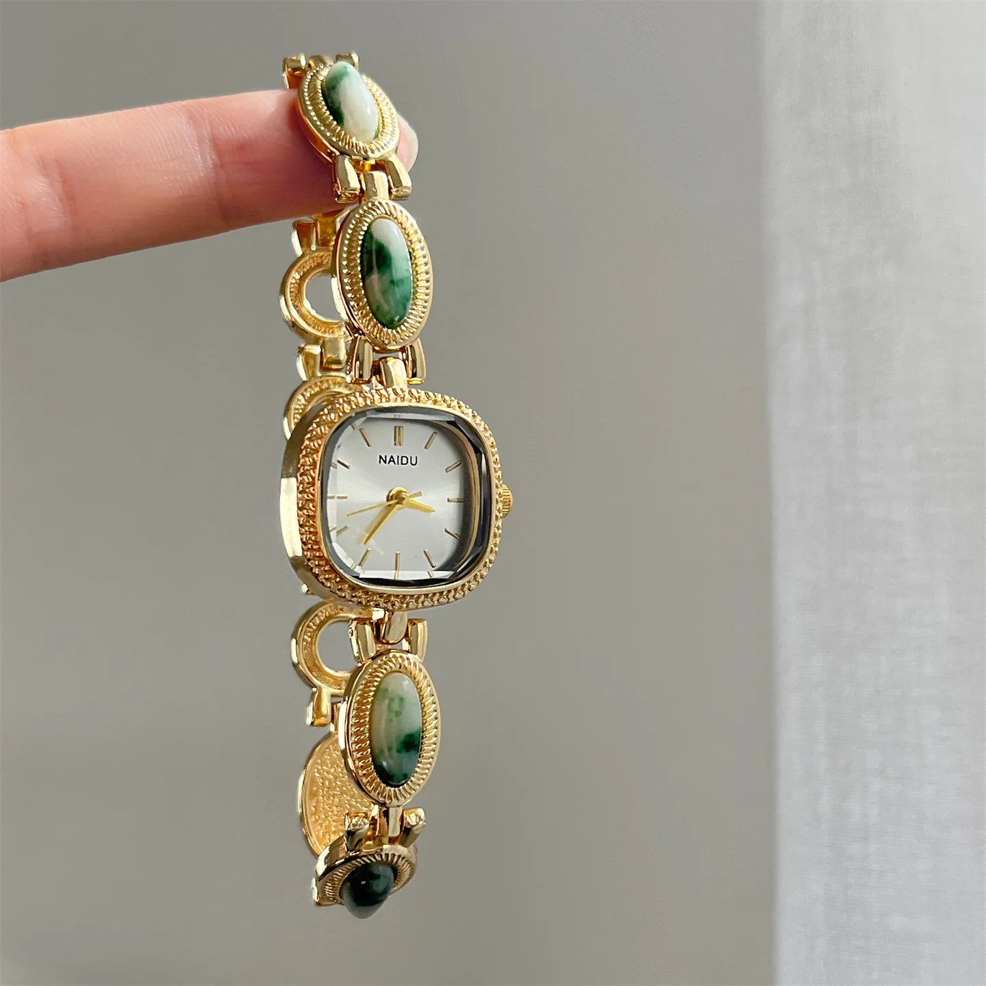 2026 new arrival tiger stone bracelet watch women's niche design high-end retro exquisite square classic quartz watch
2026 new arrival tiger stone bracelet watch women's niche design high-end retro exquisite square classic quartz watch