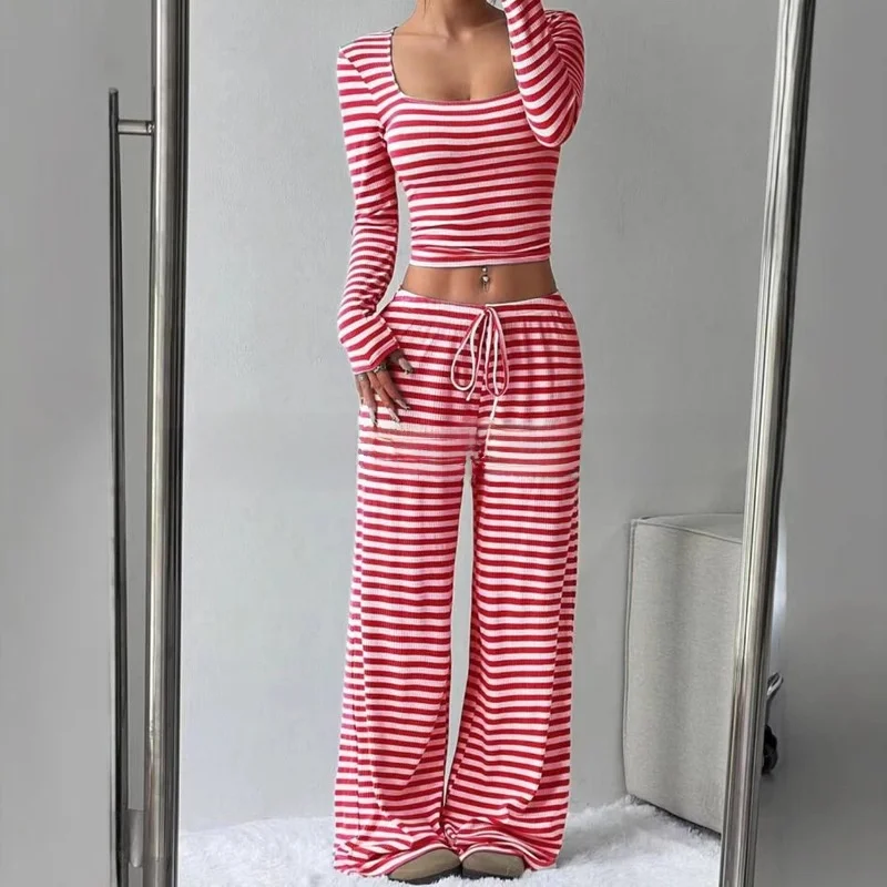 Новый модный комплект 2025 года: вязаный облегающий костюм в полоску для женщин, осенняя коллекция, топ с длинным рукавом и юбка миди из полиэстера
Новый модный комплект 2025 года: вязаный облегающий костюм в полоску для женщин, осенняя коллекция, топ с длинным рукавом и юбка миди из полиэстера