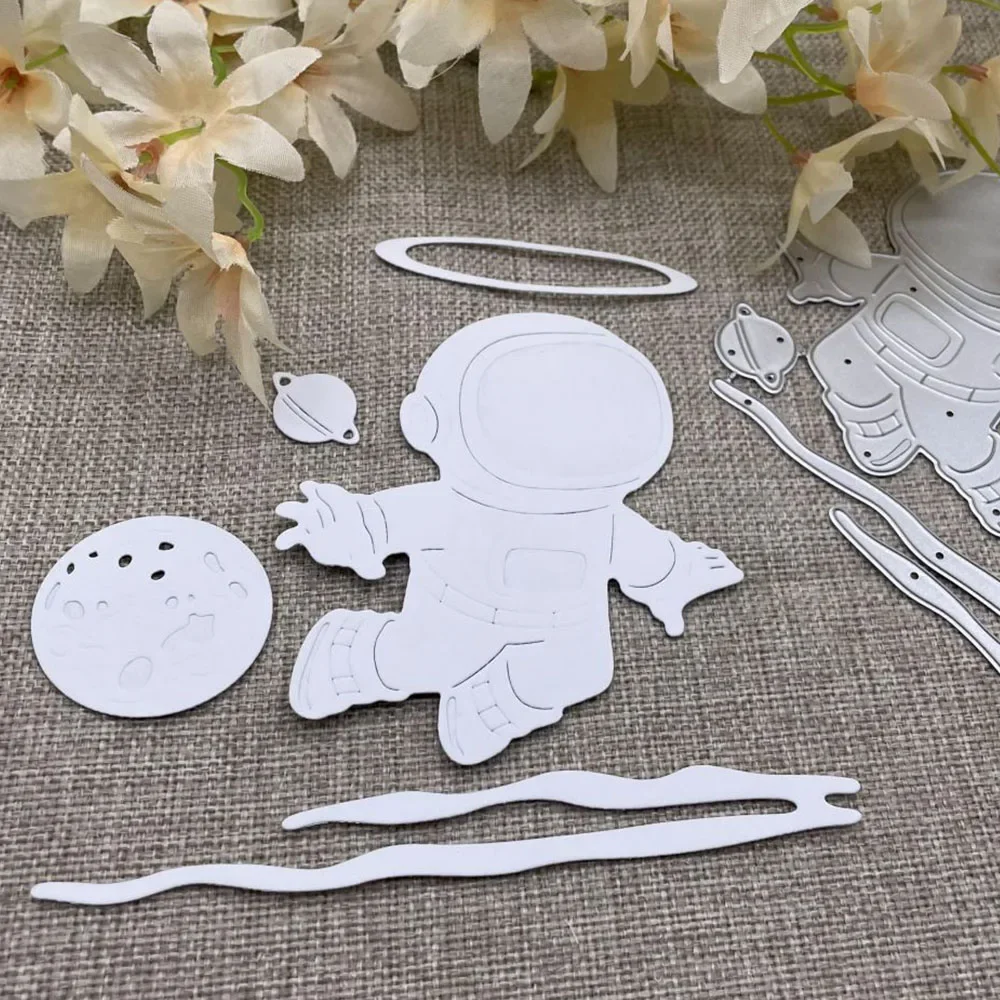 Металлические вырубные штампы и трафареты «Космическая планета и космонавт» для скрапбукинга, декоративного тиснения и рукоделия
Металлические вырубные штампы и трафареты «Космическая планета и космонавт» для скрапбукинга, декоративного тиснения и рукоделия