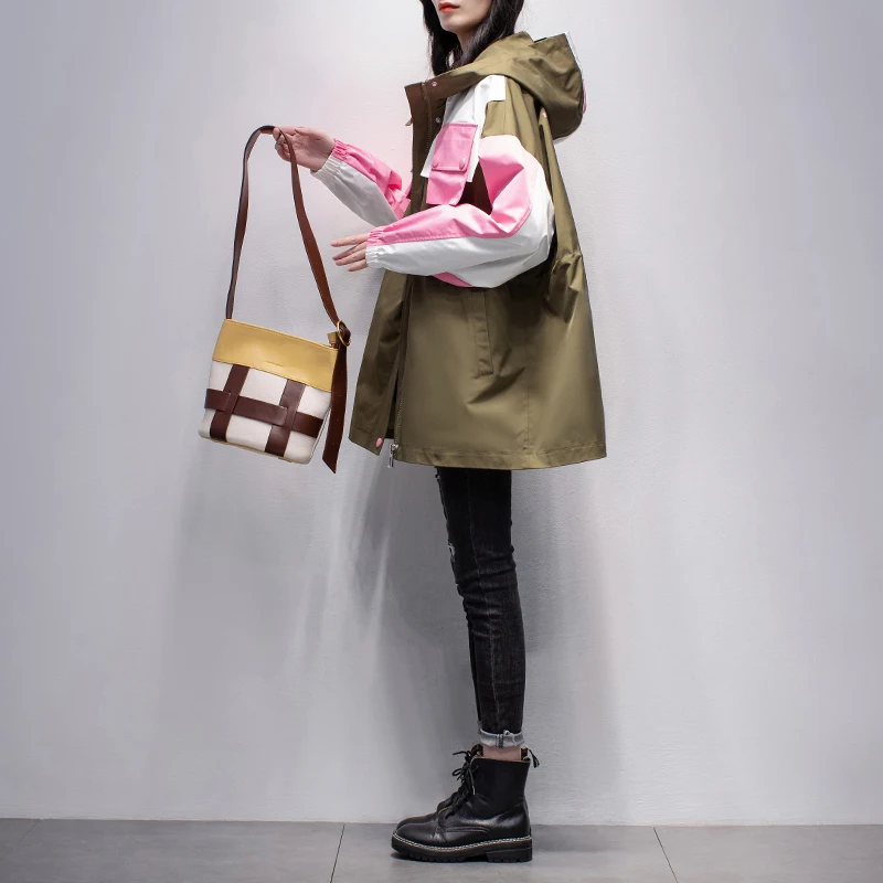 2023 Spring New Hooded Contrast Panel Casual Loose Slim Fashion Mid length Windbreaker Trench Coat for Women
2023 Spring New Hooded Contrast Panel Casual Loose Slim Fashion Mid length Windbreaker Trench Coat for Women