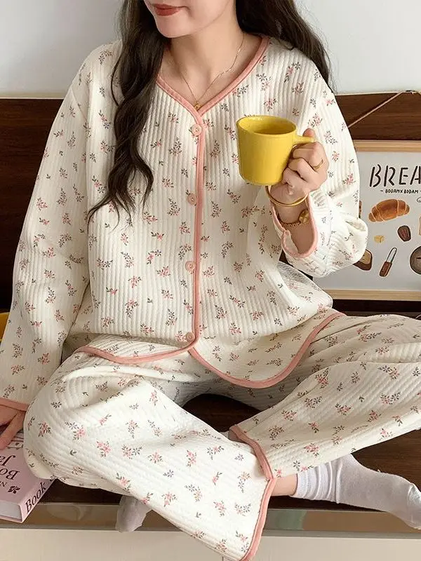 Thickened Pure Cotton Sleepwear Women's Autumn Winter New Style Floral Print Large Size Home Clothes Set Can Be Worn outside
Thickened Pure Cotton Sleepwear Women's Autumn Winter New Style Floral Print Large Size Home Clothes Set Can Be Worn outside