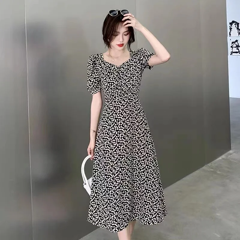 Summer Vintage Long Dresses Women 2025 Bohemian Elegant Hollow Out Floral Print Dress V Neck Robe Beach Backless Vestidos Female
Summer Vintage Long Dresses Women 2025 Bohemian Elegant Hollow Out Floral Print Dress V Neck Robe Beach Backless Vestidos Female