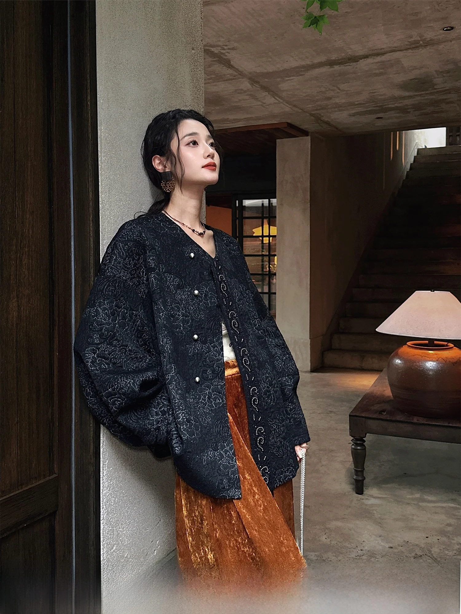 Зимняя женская шерстяная бейсбольная куртка Sanji Bla Flower Ling 2025 года с 3D-вышивкой, новая модель для повседневной носки
Зимняя женская шерстяная бейсбольная куртка Sanji Bla Flower Ling 2025 года с 3D-вышивкой, новая модель для повседневной носки