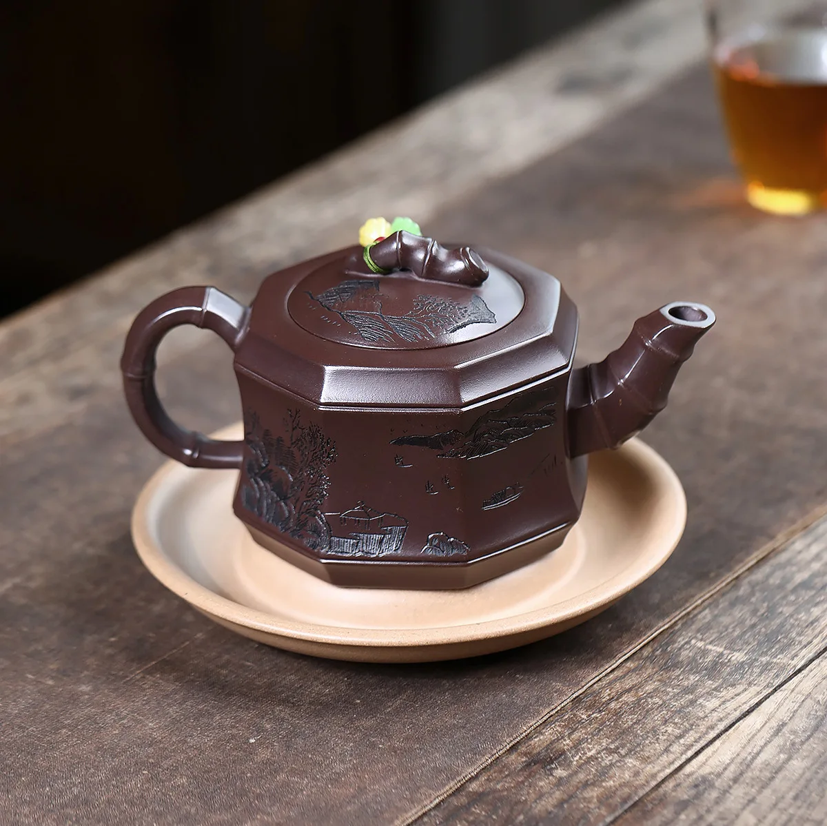 Handmade Large Capacity Yixing Purple Clay Pot Famous Ore Red Blood Sand Full Carved Eight Square Landscape Bamboo Segment 410c
Handmade Large Capacity Yixing Purple Clay Pot Famous Ore Red Blood Sand Full Carved Eight Square Landscape Bamboo Segment 410c