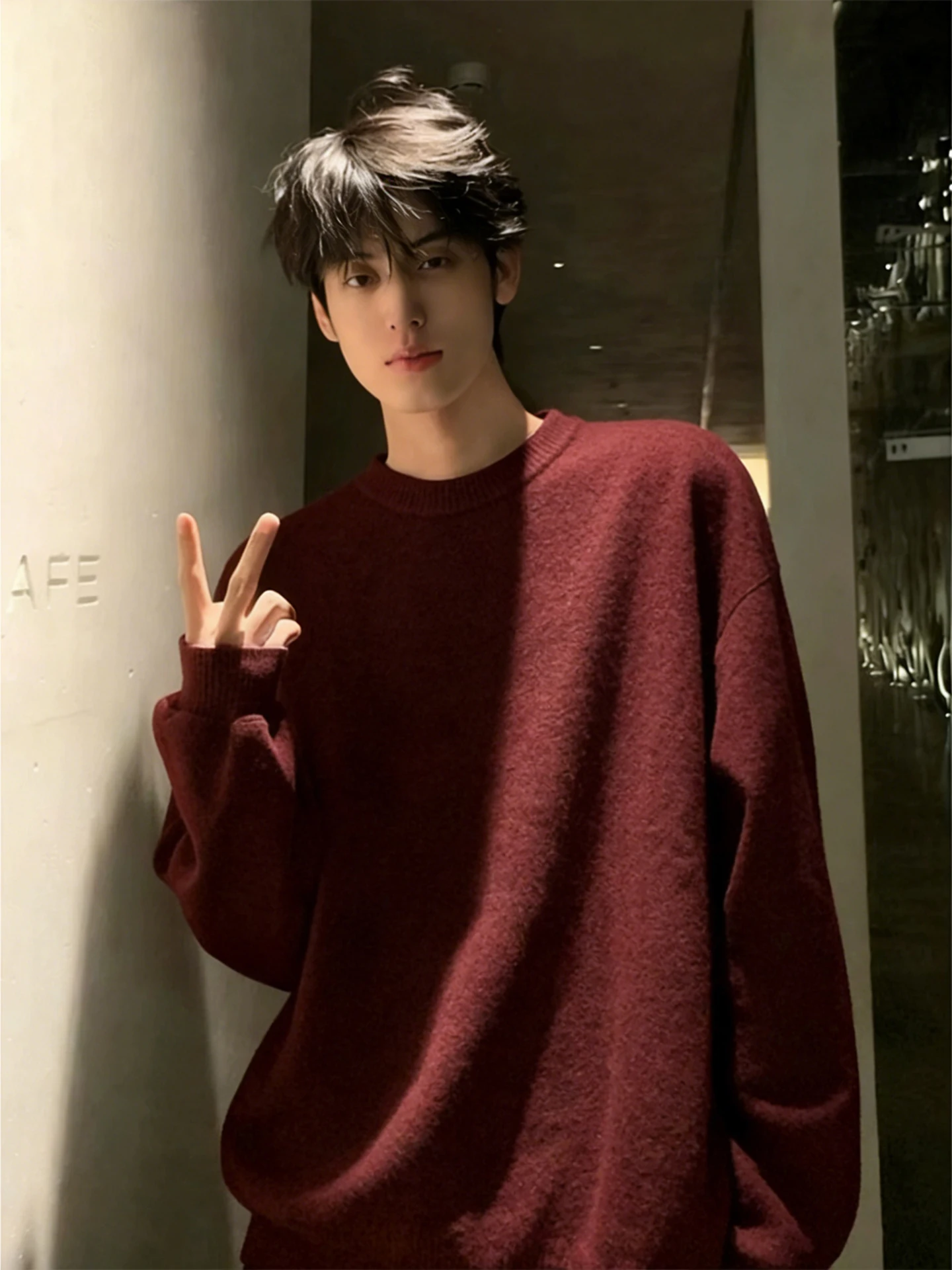 Красный вязаный свитер для мужчин: зимняя одежда Cisas Aosphere, базовый слой для Нового года
Красный вязаный свитер для мужчин: зимняя одежда Cisas Aosphere, базовый слой для Нового года