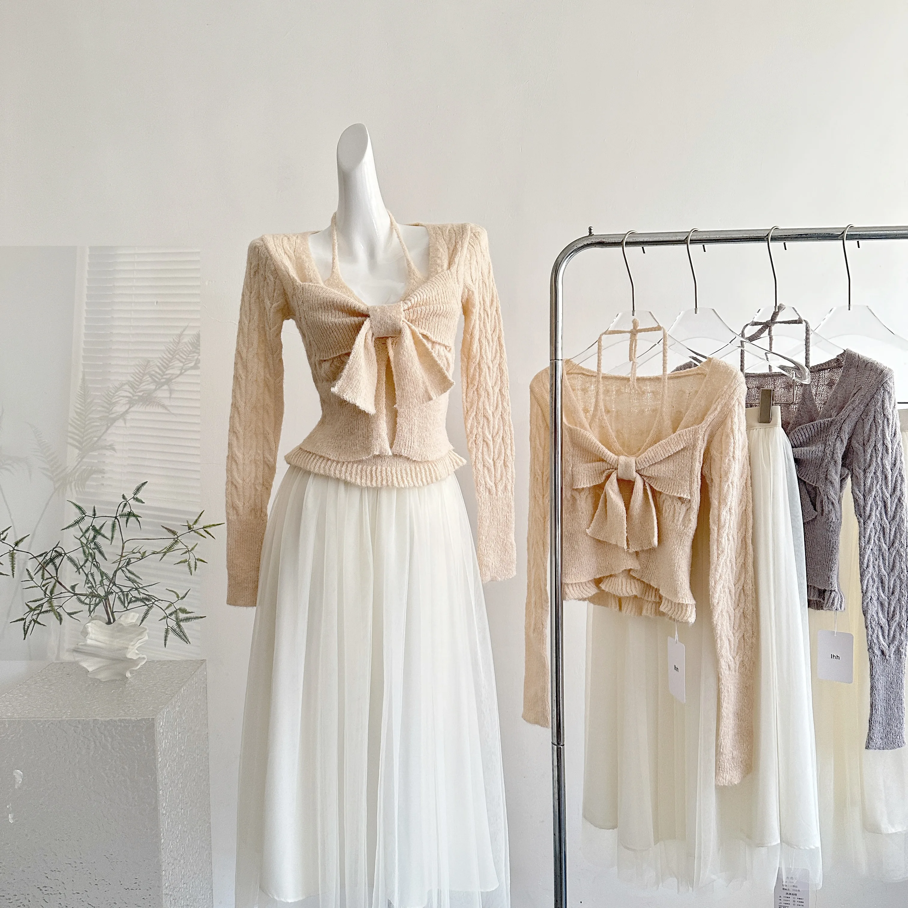 Women's Spring Autumn Long Sleeve Fake Two Pieces Bow Slim Sweater Lady Sweet Solid Color Pullover Halter Neck Short Jumper Top
Women's Spring Autumn Long Sleeve Fake Two Pieces Bow Slim Sweater Lady Sweet Solid Color Pullover Halter Neck Short Jumper Top