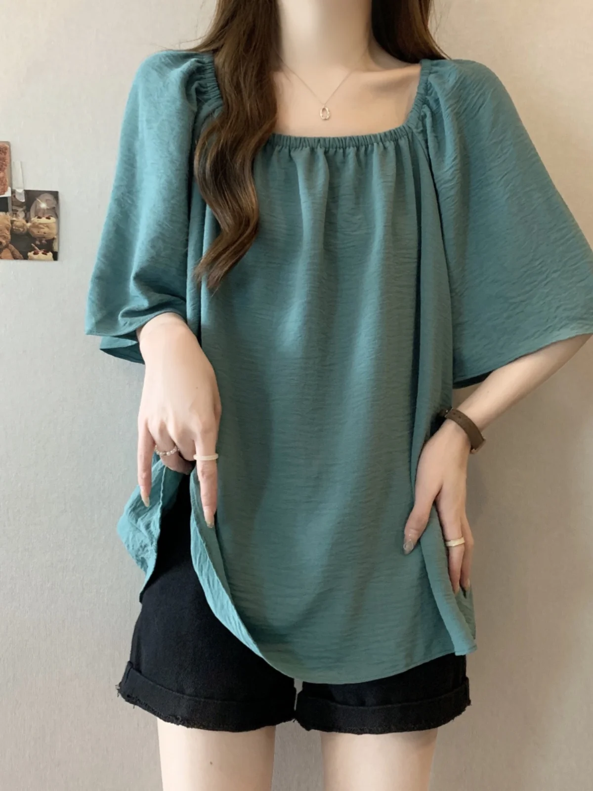 Женская шифоновая блузка больших размеров с квадратным вырезом и коротким рукавом, летняя, стройнящая, скрывающая живот, с открытой спиной, в стиле принцесс.
Женская шифоновая блузка больших размеров с квадратным вырезом и коротким рукавом, летняя, стройнящая, скрывающая живот, с открытой спиной, в стиле принцесс.