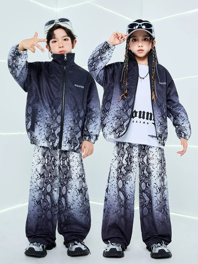 Girls Street Dance Outfits Cool Hip Hop Costume Boys Casual Jacket Pants Jazz Dance Clothes Sets Group Stage Performance Wear
Girls Street Dance Outfits Cool Hip Hop Costume Boys Casual Jacket Pants Jazz Dance Clothes Sets Group Stage Performance Wear