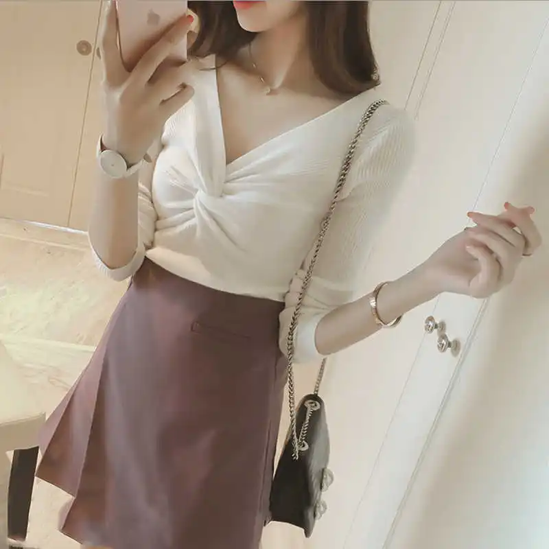 Korean Style Twisted Cross V-neck Long Sleeved Knitted Sweater Solid Color Tight Fitting Versatile Base Top Autumn/Winter New
Korean Style Twisted Cross V-neck Long Sleeved Knitted Sweater Solid Color Tight Fitting Versatile Base Top Autumn/Winter New
