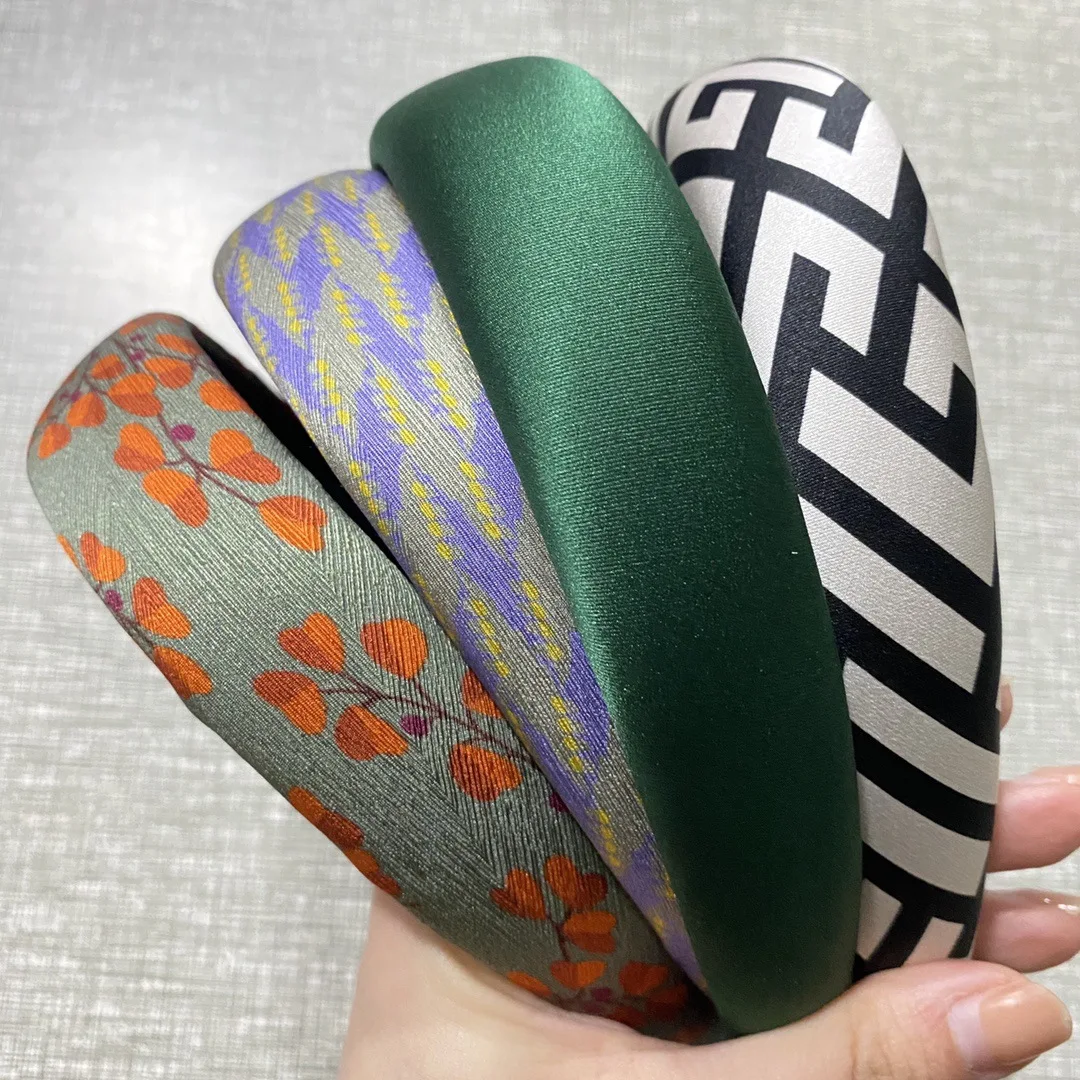 100% Mulberry Silk Hair Bands Sponge Hair Hoops for Women Geometric Printing Finest Hair Accessories Fashion Handmade
100% Mulberry Silk Hair Bands Sponge Hair Hoops for Women Geometric Printing Finest Hair Accessories Fashion Handmade
