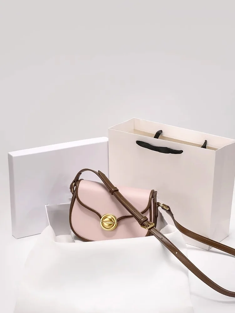 Popular and Luxury Saddle Bag with Charming Decoration Simple Metal Lock Women's Stylish and Versatile Handheld Crossbody Bag
Popular and Luxury Saddle Bag with Charming Decoration Simple Metal Lock Women's Stylish and Versatile Handheld Crossbody Bag
