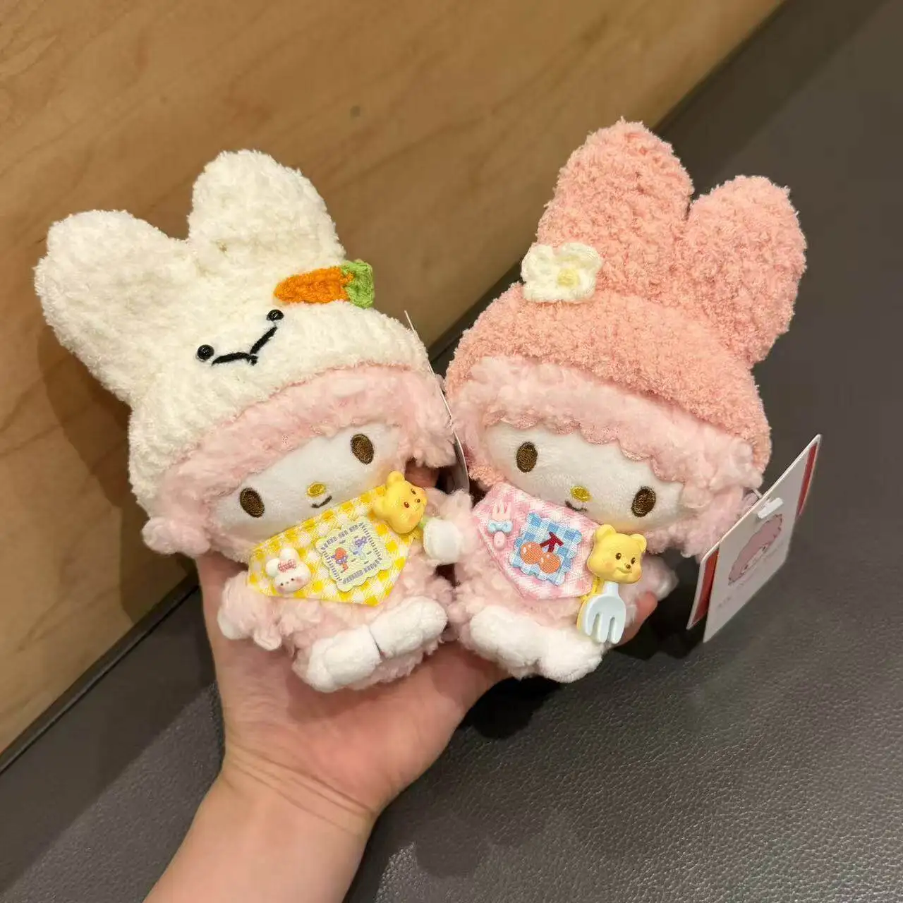 Sanrio Family Cute Rabbit Piano Melody Plush Doll Bag Pendant Key Chain Pendant Creative Cartoon Gift Charm Decoration
Sanrio Family Cute Rabbit Piano Melody Plush Doll Bag Pendant Key Chain Pendant Creative Cartoon Gift Charm Decoration