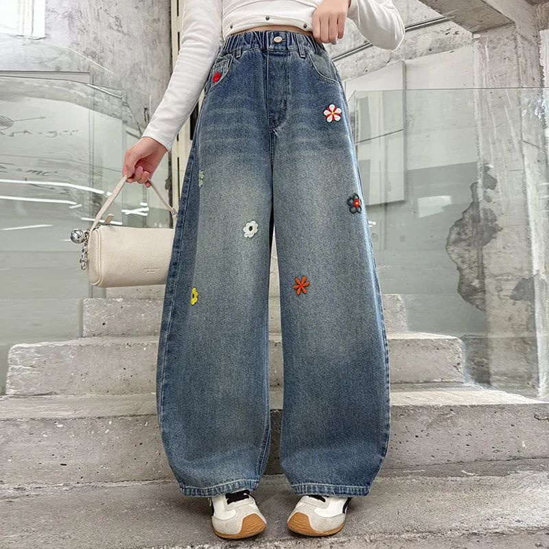 Autumn Children Girls Jean New Flower Embroidery Pocket School Girls Denim Pant Button Mid Elastic Waist Teenager Girls Pant
Autumn Children Girls Jean New Flower Embroidery Pocket School Girls Denim Pant Button Mid Elastic Waist Teenager Girls Pant