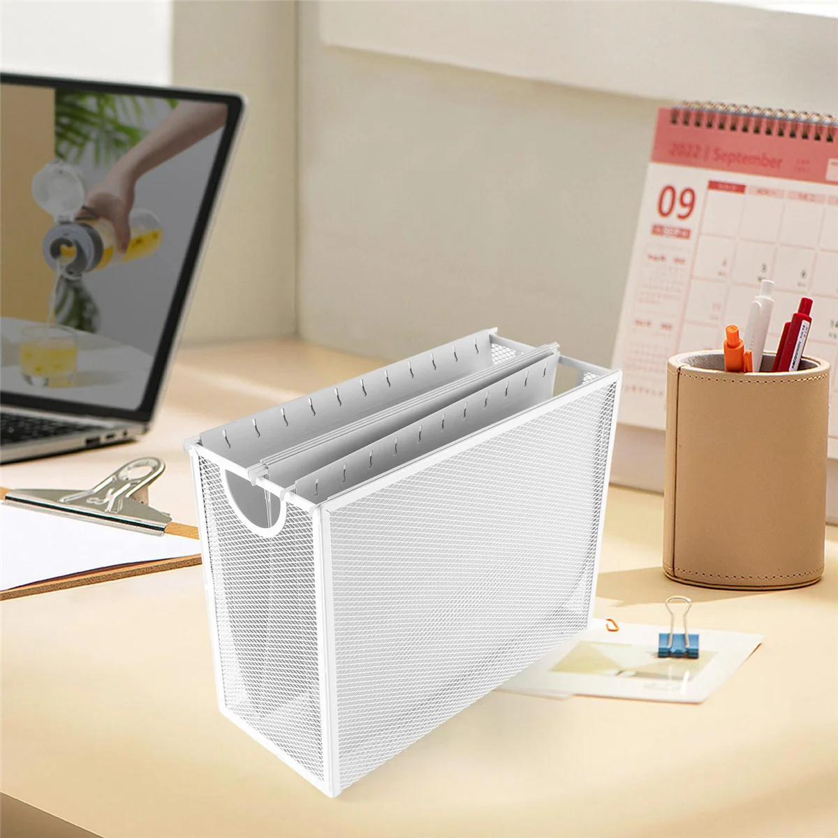 Hanging File Organizer Filing Box Metal Mesh File Crate Desk Organizer Holder with 5 Hanging Folders Included
Hanging File Organizer Filing Box Metal Mesh File Crate Desk Organizer Holder with 5 Hanging Folders Included