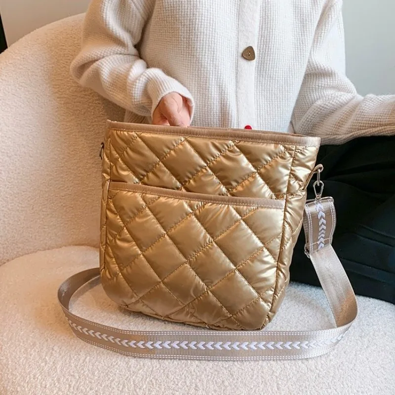 Refined One Shoulder Versatile Crossbody Retro Work Travel Stylish Female Bag Suitable On A Museum Visit
Refined One Shoulder Versatile Crossbody Retro Work Travel Stylish Female Bag Suitable On A Museum Visit