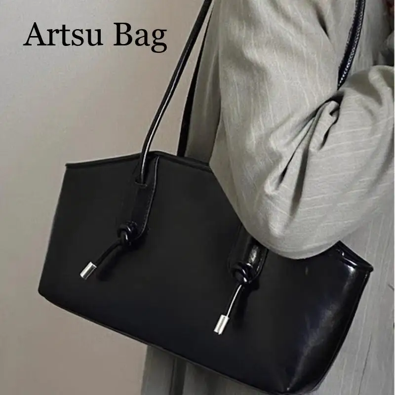 Women's New Handbag Black Large Capacity Underarm Bag High Quality Fashion Commuting Shoulder Bag Female Versatile Tote Bag
Women's New Handbag Black Large Capacity Underarm Bag High Quality Fashion Commuting Shoulder Bag Female Versatile Tote Bag