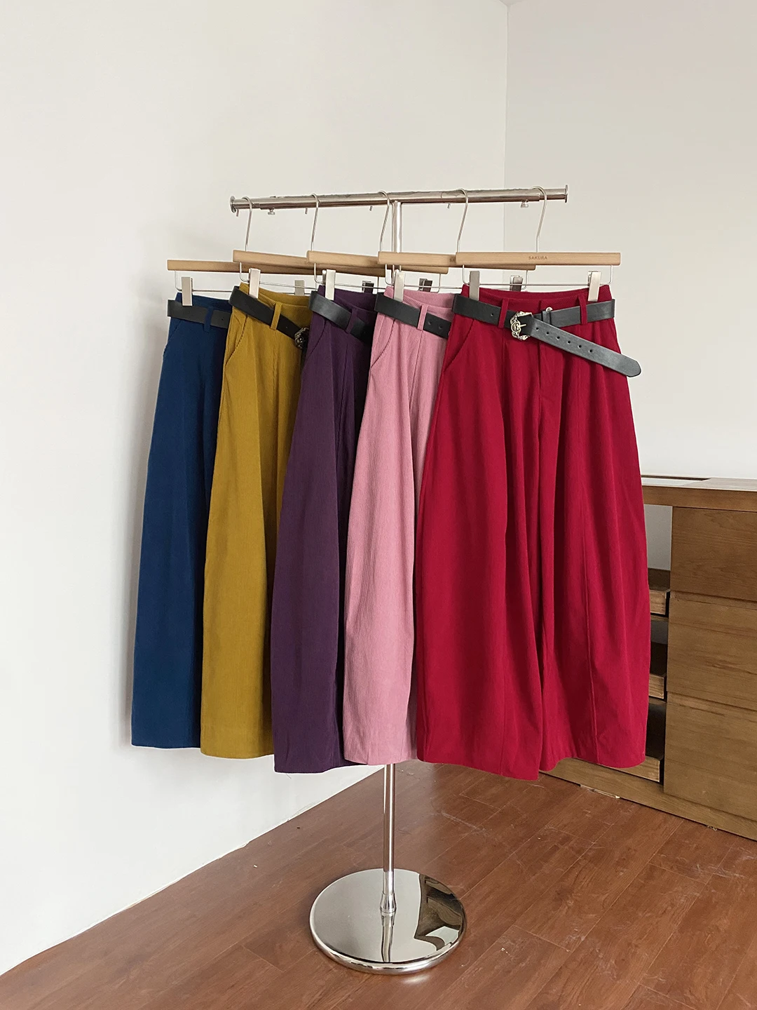 Retro Korean Style High Waist Wide Leg Casual Pants Women's Spring 2026 New Simple Style Velvet Comfortable Loose Trousers
Retro Korean Style High Waist Wide Leg Casual Pants Women's Spring 2026 New Simple Style Velvet Comfortable Loose Trousers