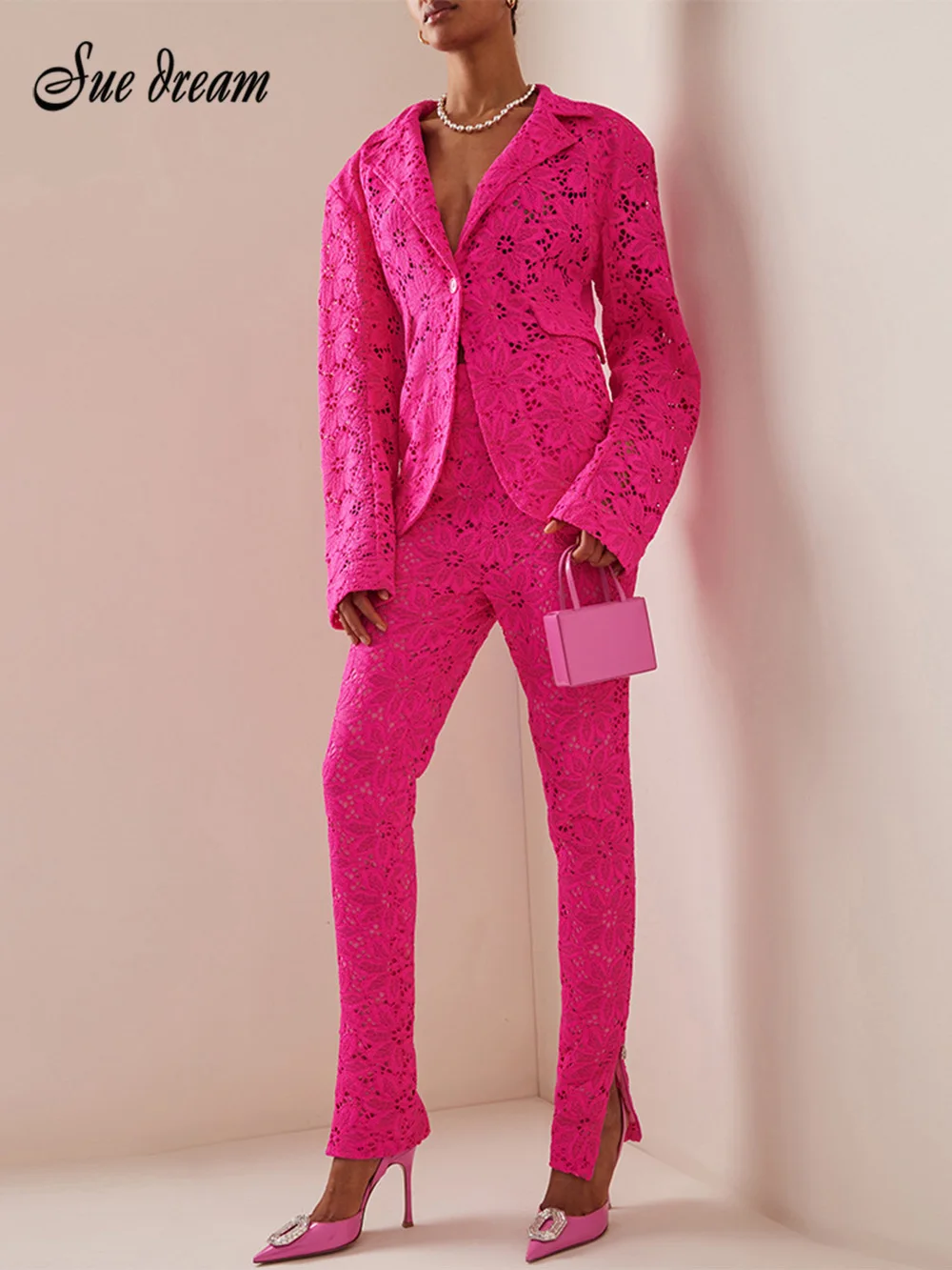 Hot Pink Women Suit Set 2 Piece Lace Hollow Out New Summer Wedding Tuxedos Leisure Lady Pantsuits Jacket+Pants
Hot Pink Women Suit Set 2 Piece Lace Hollow Out New Summer Wedding Tuxedos Leisure Lady Pantsuits Jacket+Pants