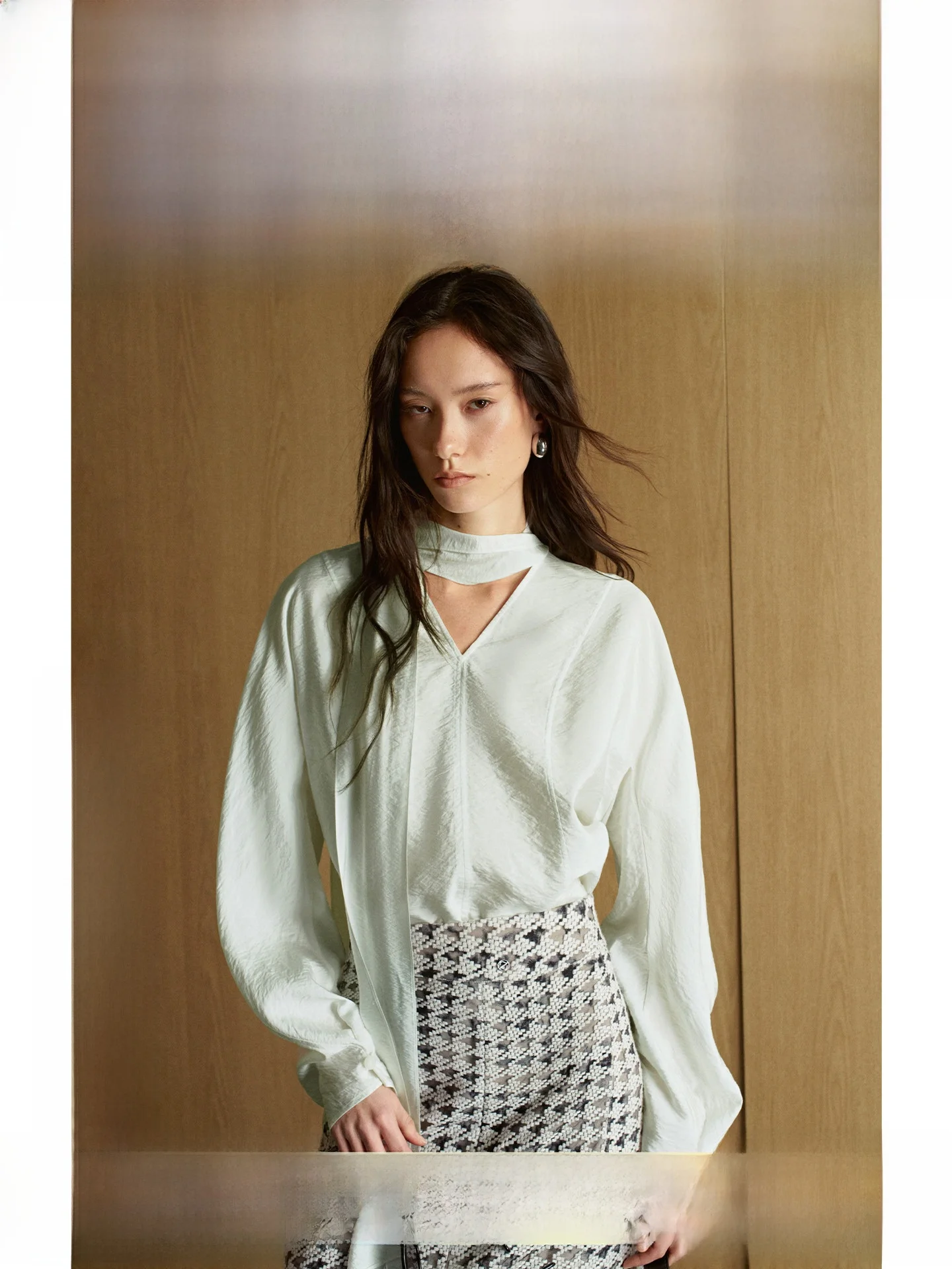 Elegant Fashionable ZHIZHI Court Style V-Neck Sash Shirt Double-Sided Wear Silk Nylon Modal Fabric Spring New Arrival
Elegant Fashionable ZHIZHI Court Style V-Neck Sash Shirt Double-Sided Wear Silk Nylon Modal Fabric Spring New Arrival