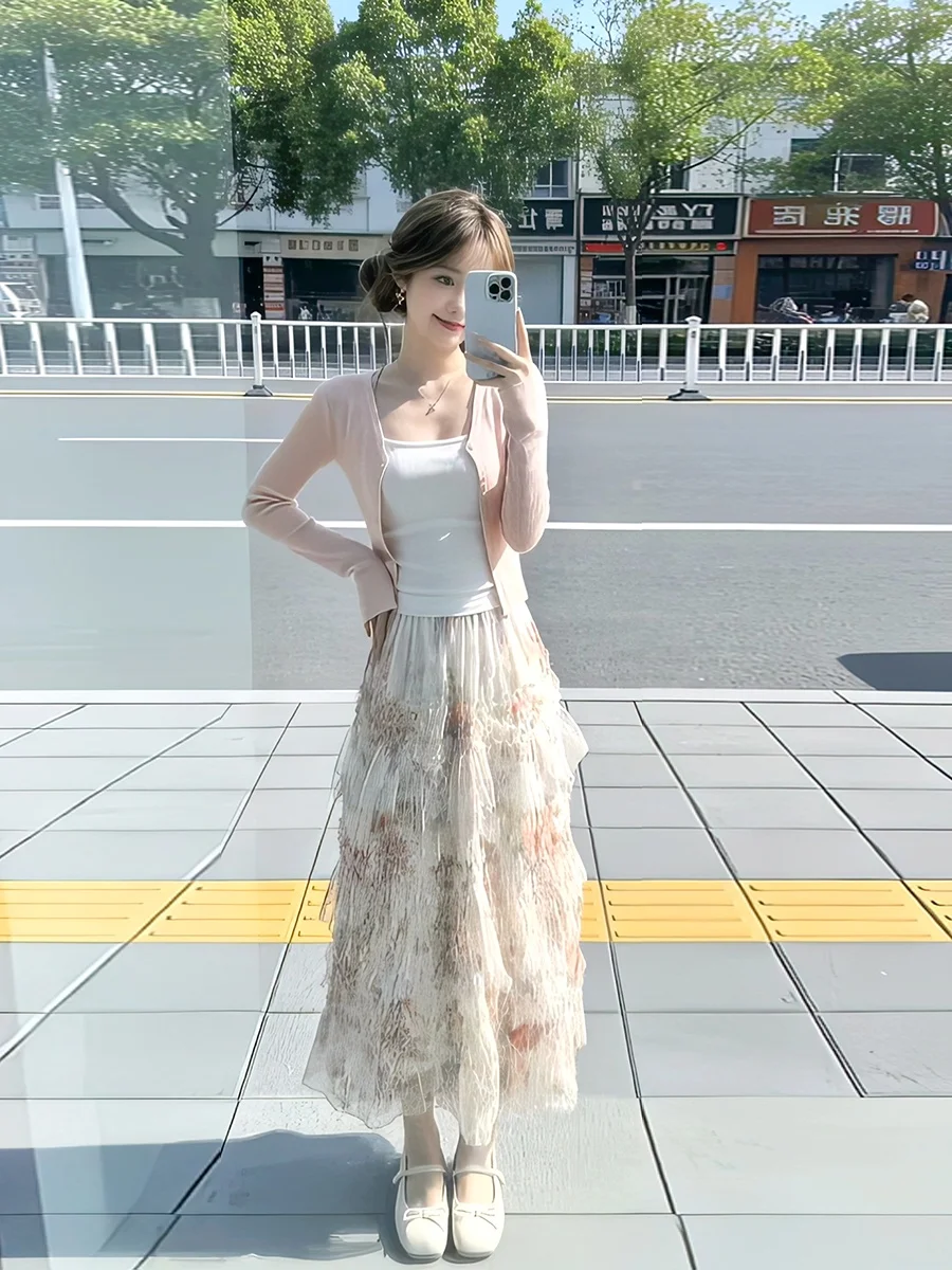Women's 3-Piece Set Spring 2026 Knitted Cardigan Strap Vest High Waist Slim Print Skirt Gentle Wind Fashion Ensemble
Women's 3-Piece Set Spring 2026 Knitted Cardigan Strap Vest High Waist Slim Print Skirt Gentle Wind Fashion Ensemble